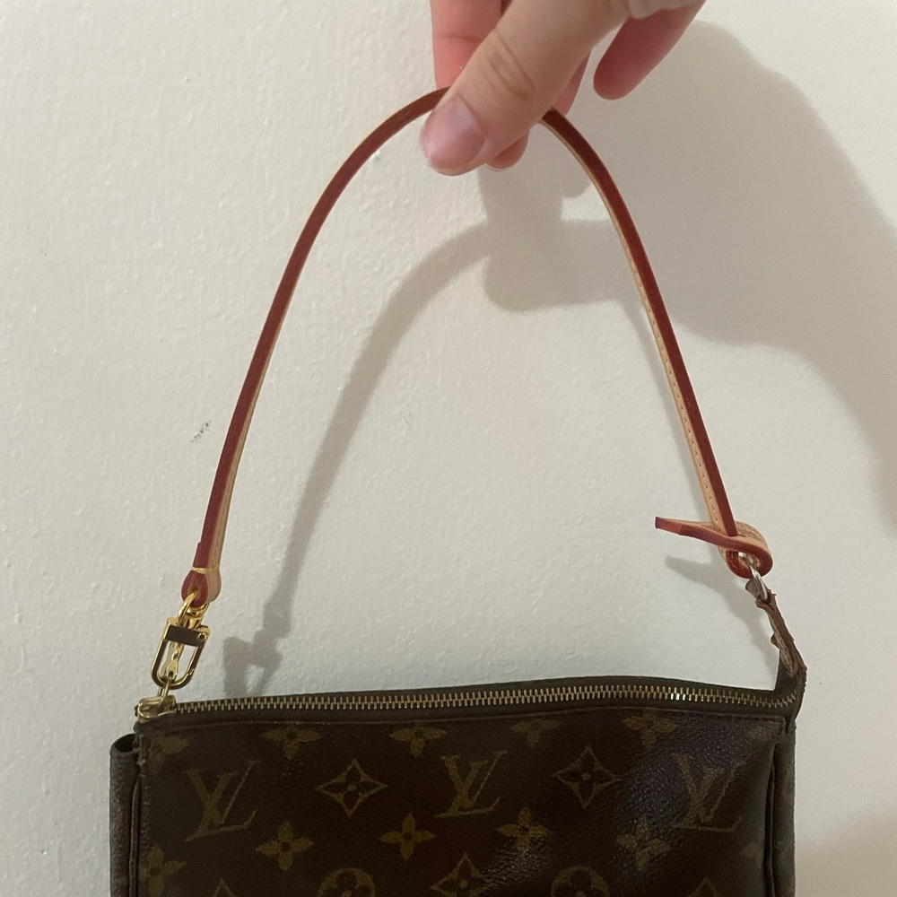 Authentic Louis Vuitton Pochette - Picture 8 of 9